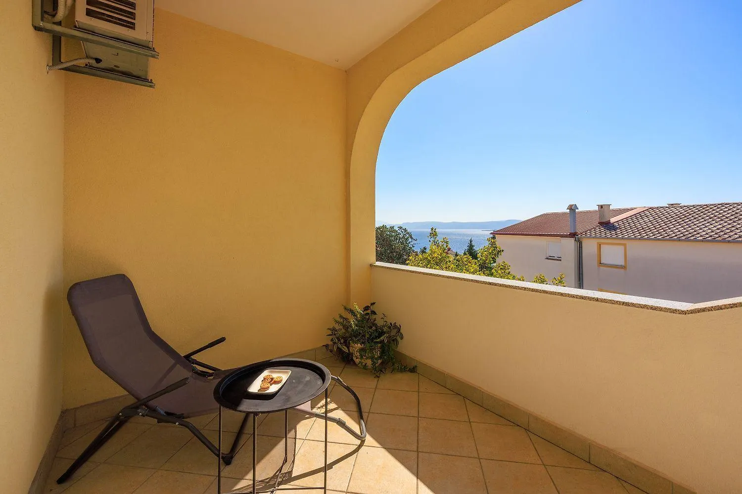 Lichtdurchflutetes Apartment Nur 350 Meter Zum Strand Mit Herrlichem Meerblick Dramalj