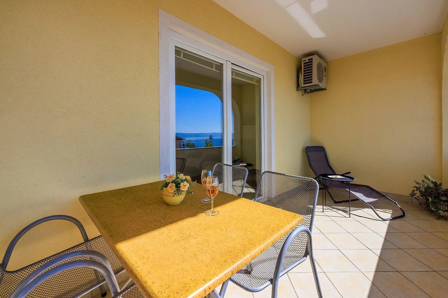 Lichtdurchflutetes Apartment Nur 350 Meter Zum Strand Mit Herrlichem Meerblick Dramalj