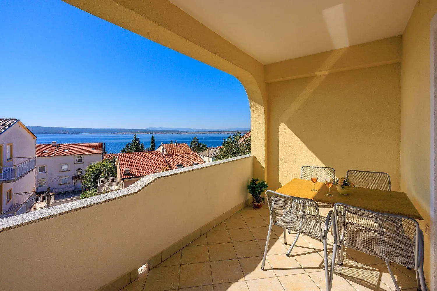 Lichtdurchflutetes Apartment Nur 350 Meter Zum Strand Mit Herrlichem Meerblick Dramalj
