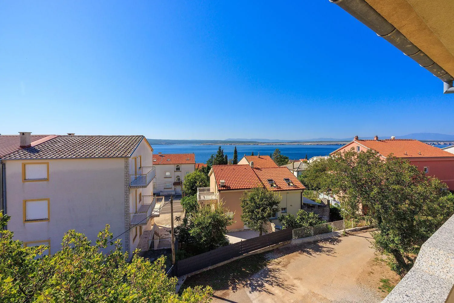 Lichtdurchflutetes Apartment Nur 350 Meter Zum Strand Mit Herrlichem Meerblick Dramalj Croatia