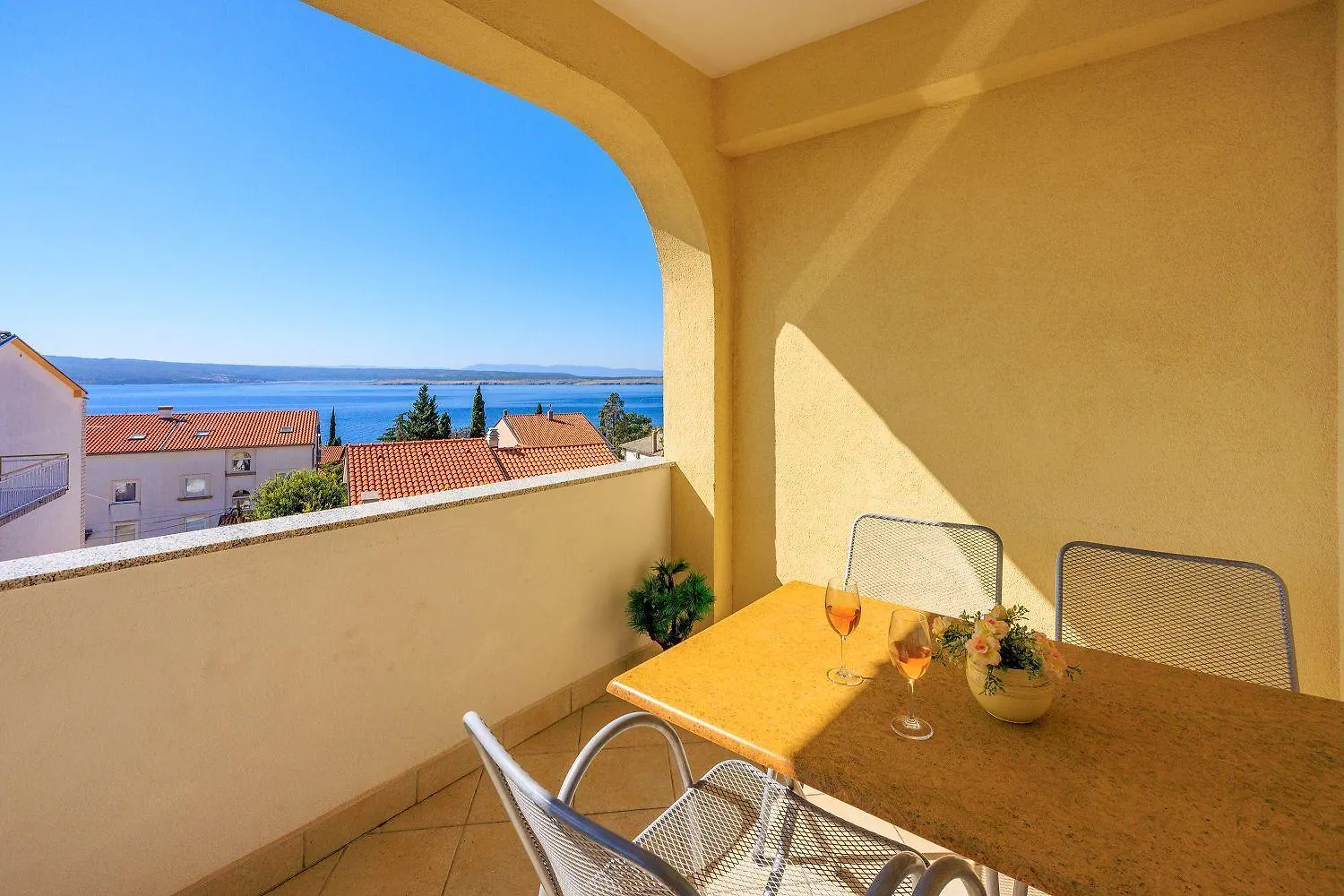 Lichtdurchflutetes Apartment Nur 350 Meter Zum Strand Mit Herrlichem Meerblick Dramalj 0*,  Chorvatsko
